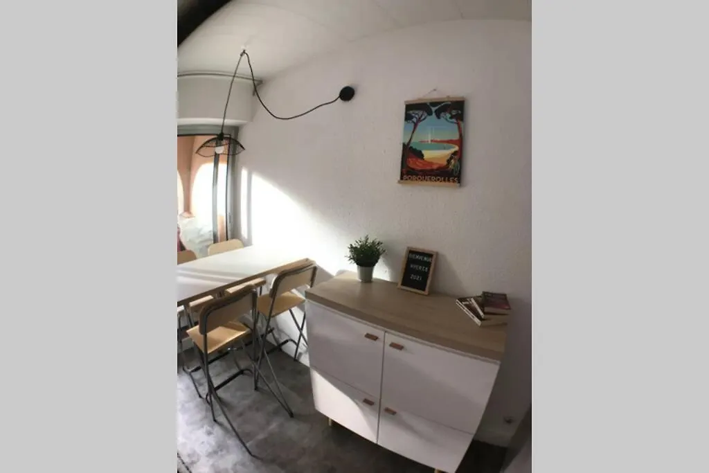 Studio Climatise Avec Wifi Au Calme Sur Le Port. Hyères