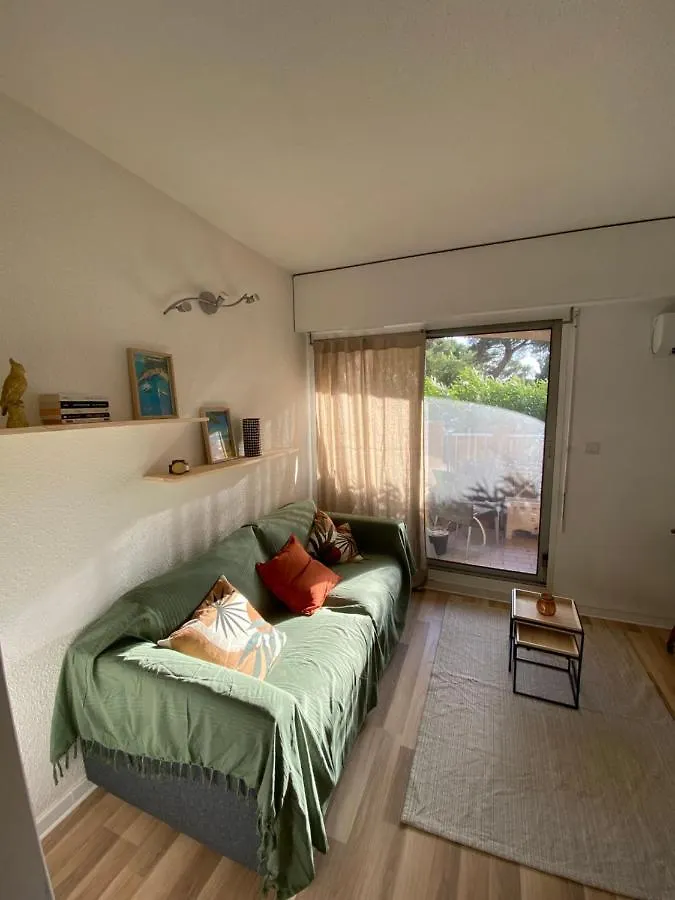 Apartament Studio Climatise Avec Wifi Au Calme Sur Le Port. Hyères