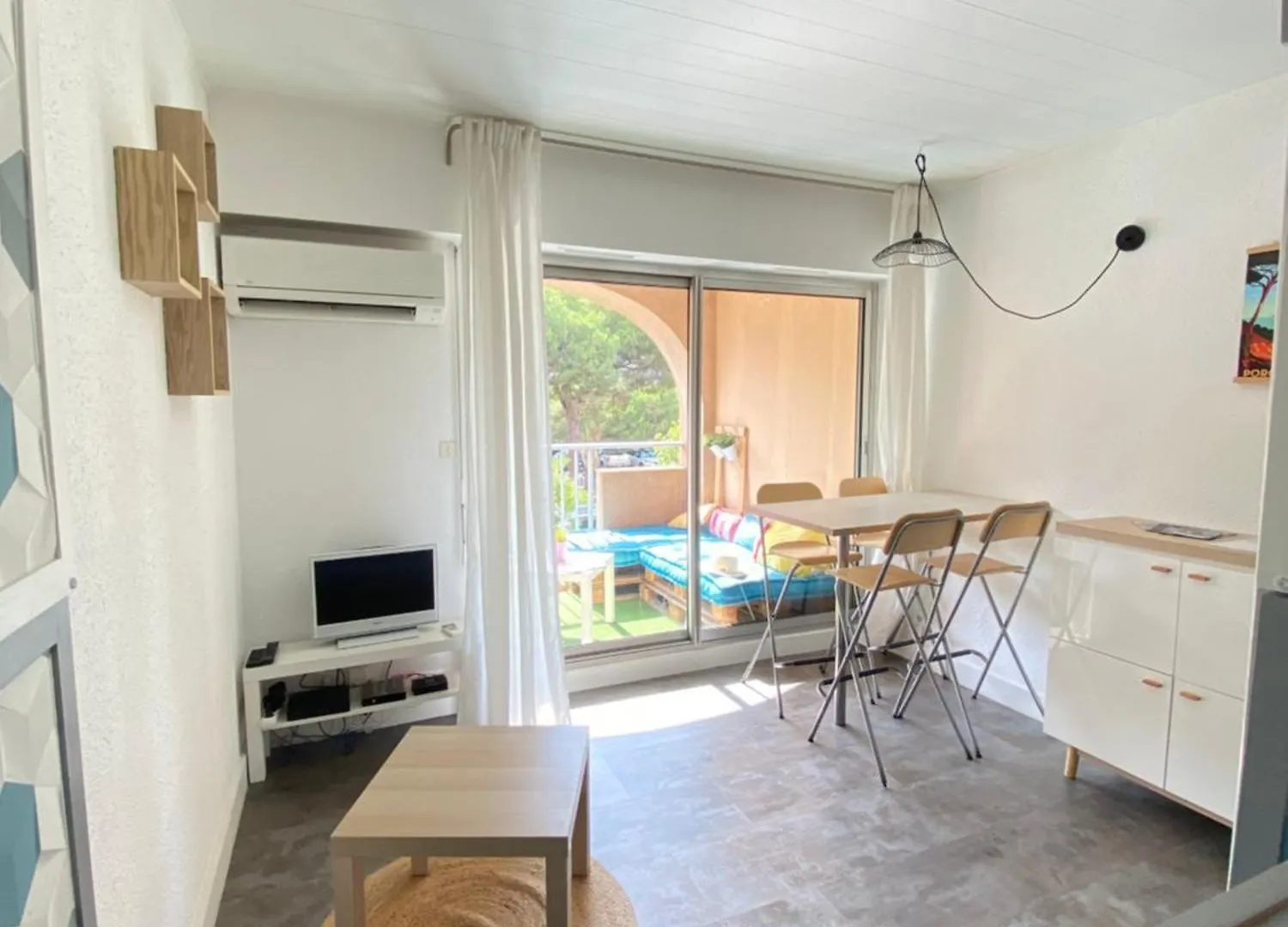 Apartament Studio Climatise Avec Wifi Au Calme Sur Le Port. Hyères Francja